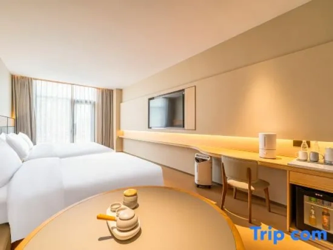 Standard Twin room with view