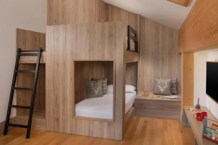 Quadruple Duplex Suite