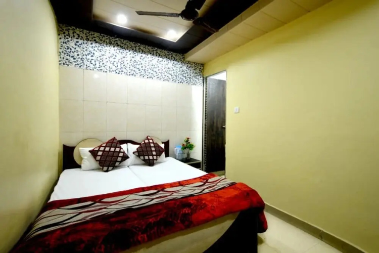 Goroomgo Royal Agrawal Palace Agra