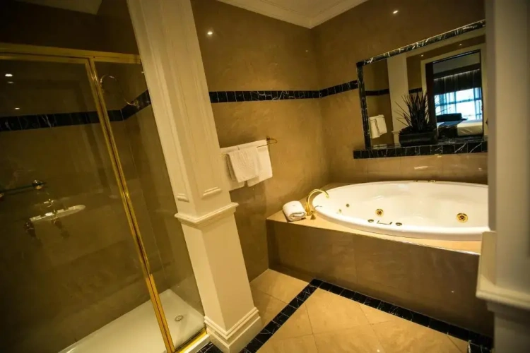 Deluxe Suite