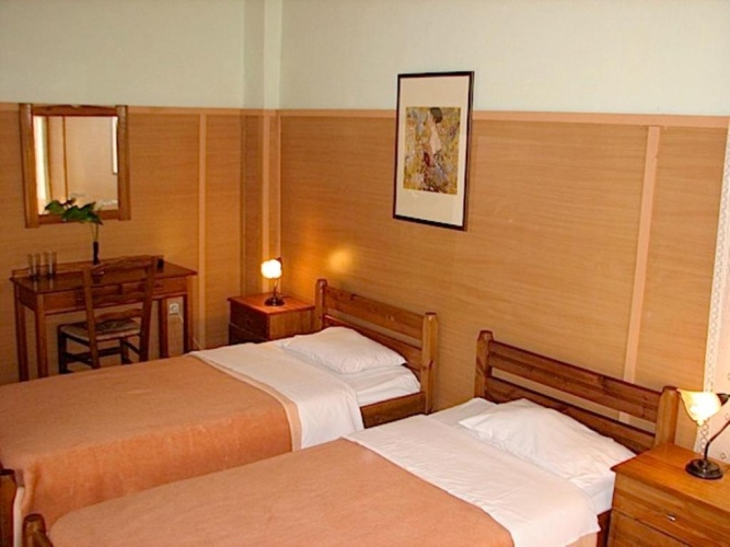 Standard Triple room