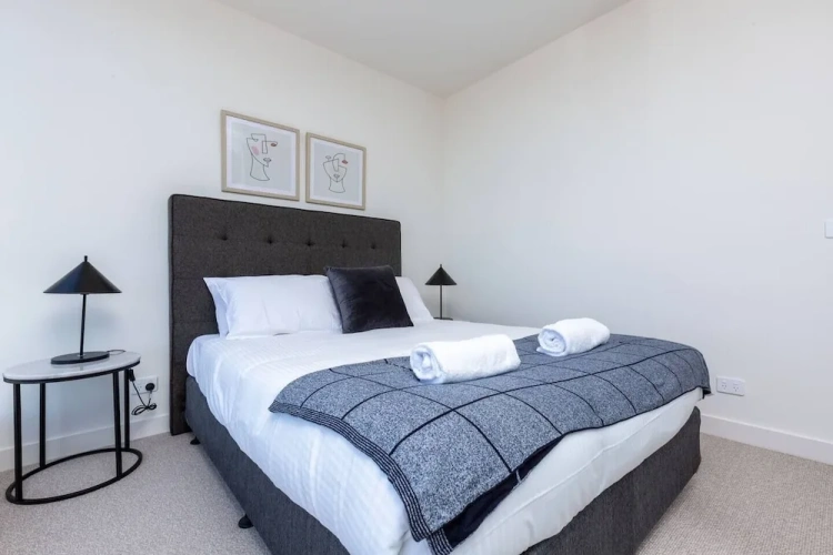 2 Bedrooms Quadruple Apartment