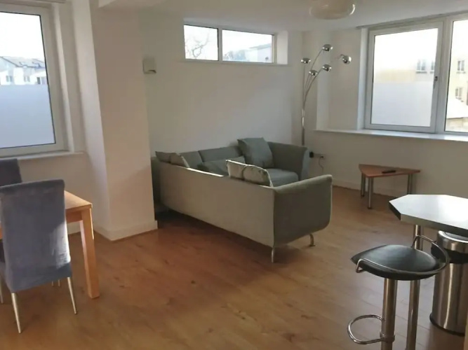 High 5 Apartment