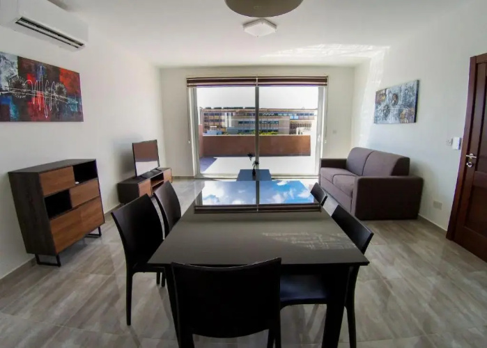 F12 Modern and Bright Apartment in Malta
