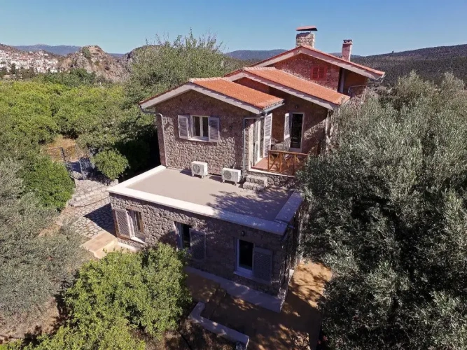 4 Bedrooms Cottage