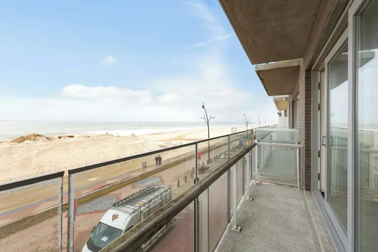 Flat in Blankenberge With Ocean Views