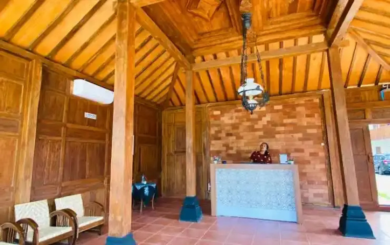 Dea Lokha Hotel