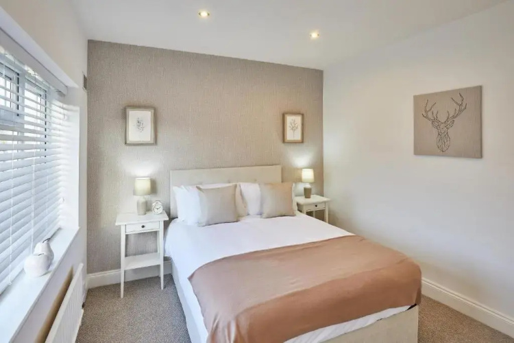 Host Stay Newsam Crescent