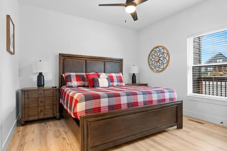Cedar Shores 7 Bedroom Home by RedAwning