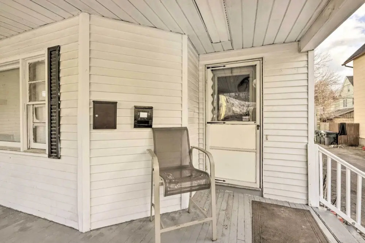 Springfield Vacation Rental: 1 Mi to Downtown