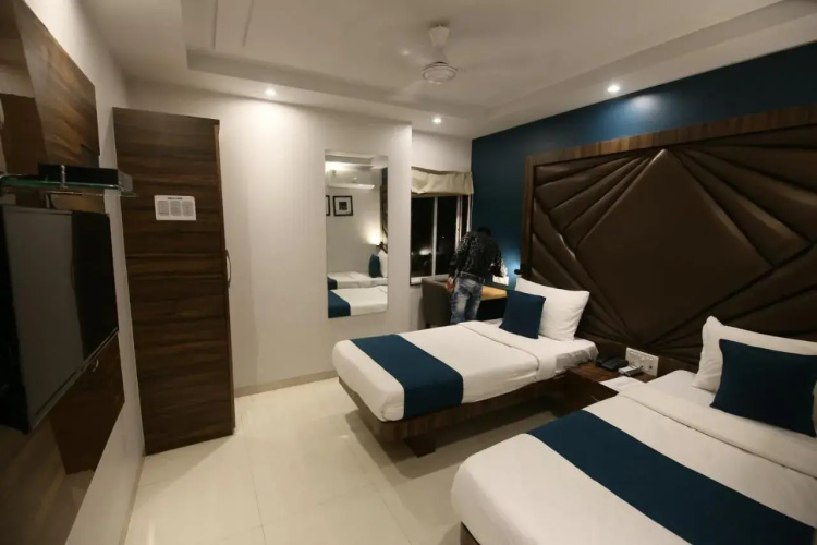 FabHotel Park Palace Mandvi