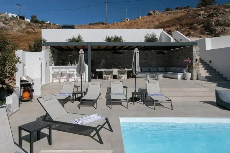 Villa Milagro, Mikri Vigla