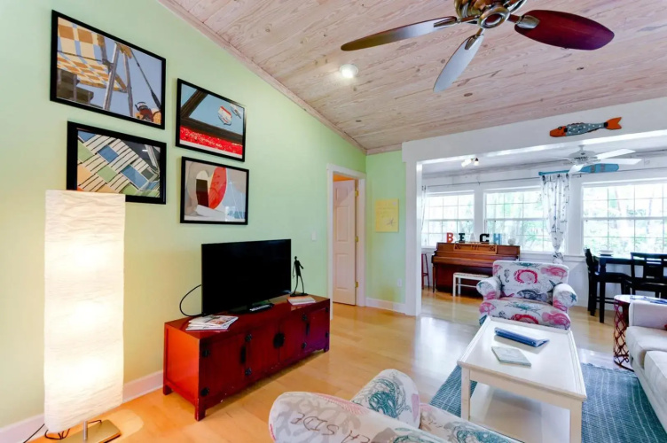 Captain's Quarters Spinnakers - 202 - 56th 1