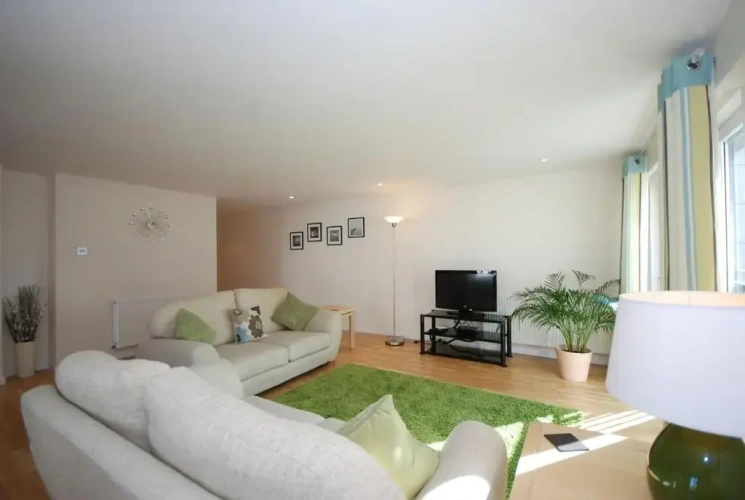 2 Bedrooms Apartment