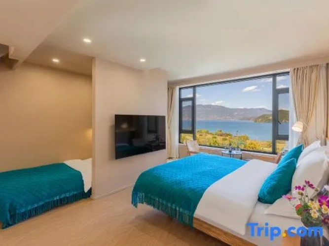 2 Bedrooms Family Duplex Suite with lake view