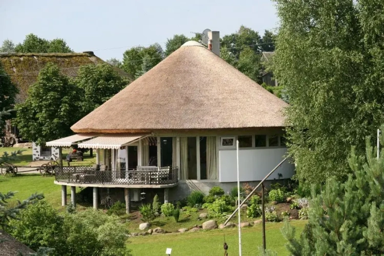 2 Bedrooms Villa