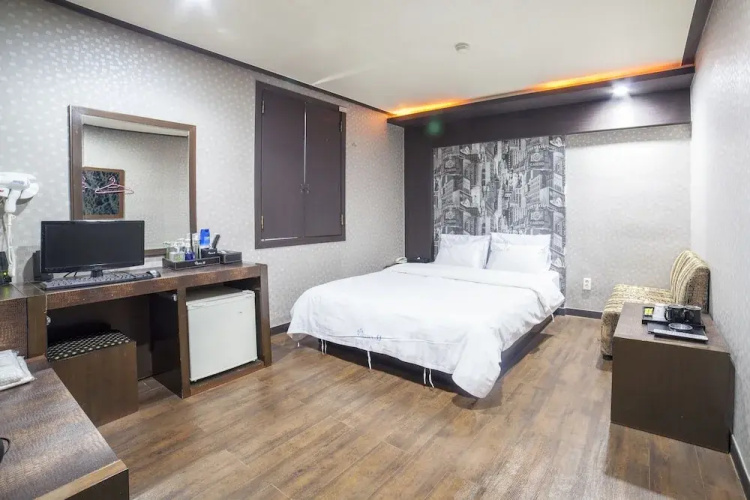 JJ Hotel