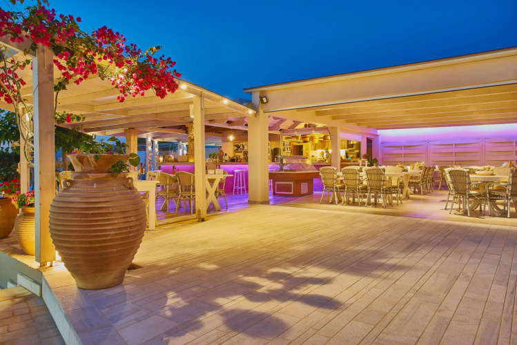 Golden Bay Aparthotel