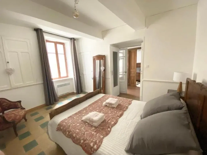 5 Bedrooms Cottage