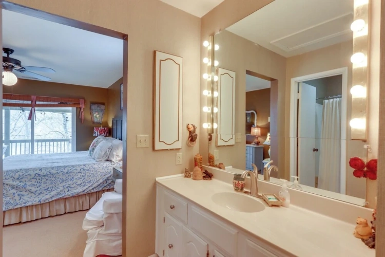 4 Bedrooms Cottage