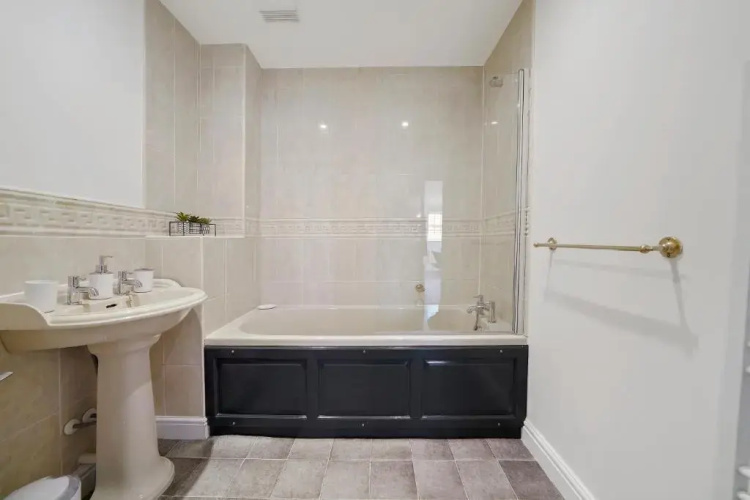 Large Duplex Penthouse in Central York - Parking