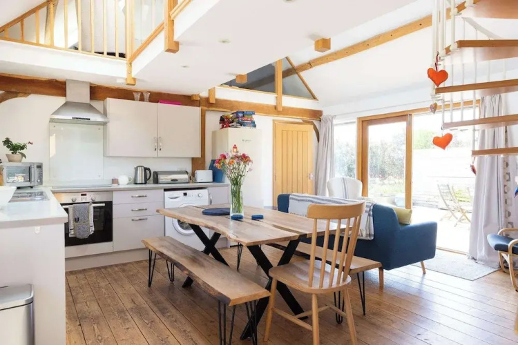 Spacious Coastal Retreat for 10 in West Wittering