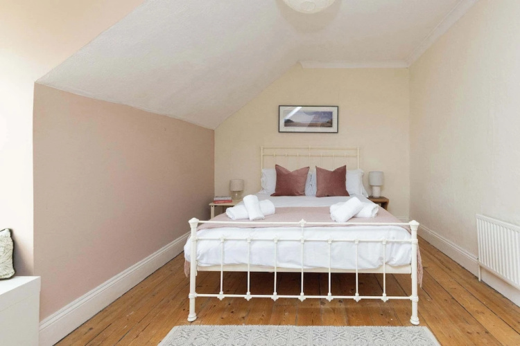 Characterful City Maisonette for 4