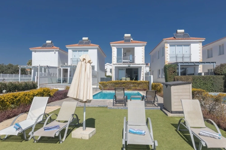 3 Bedrooms Villa with garden view
