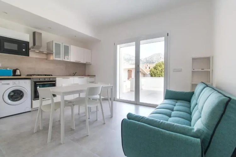 2 Bedrooms Apartment