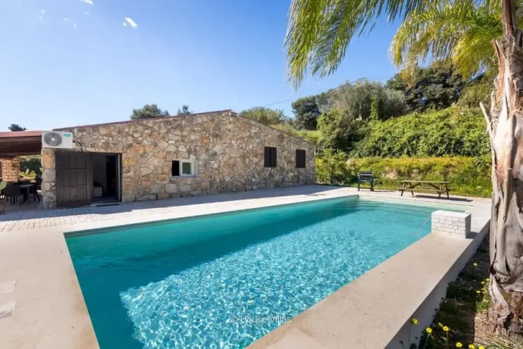 3 Bedrooms Villa