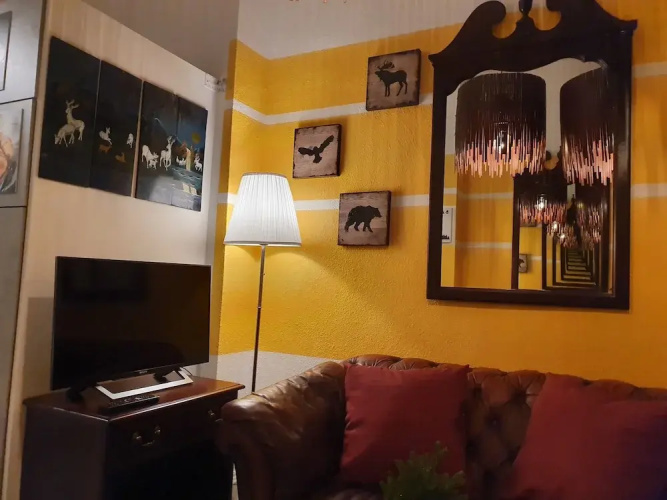 Sweet Central Tiny Apartment for 4 People