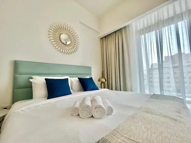 Waves - Comfortable JVC Apt with Balcony
