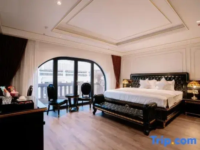1 Bedroom Deluxe Double room with city view