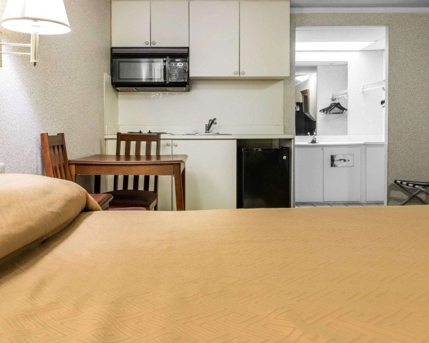 Rodeway Inn photo 14