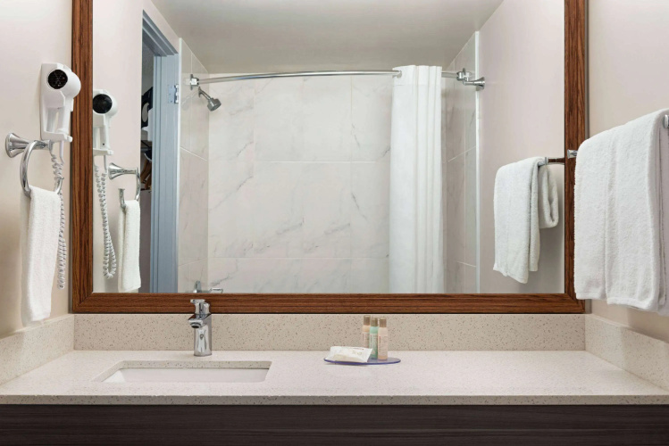 Travelodge By Wyndham Calgary South photo 10