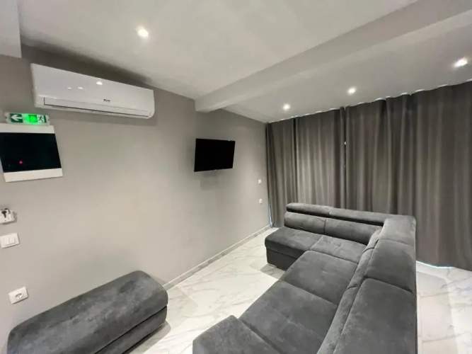 V luxury Suites