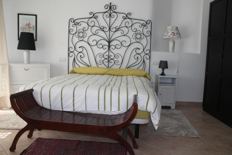 4 Bedrooms Villa