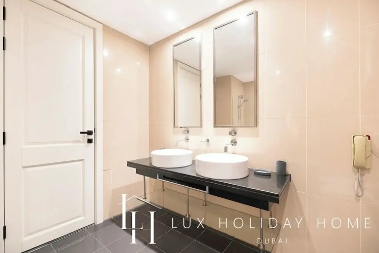 LUX The Bonnington JLT Suite