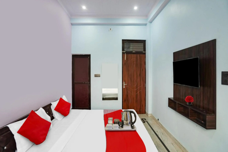 OYO Flagship 70225 Ayurma Inn