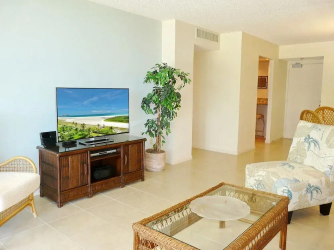 South Seas Tower 3-210