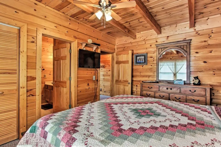 Rustic Sevierville Cabin w/ Covered Porch!