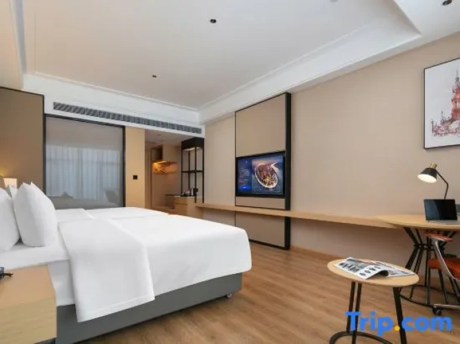 Standard Twin room with lake view