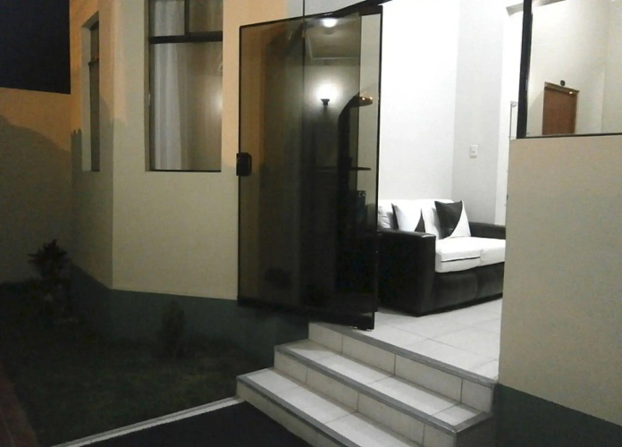 Yanay Inn