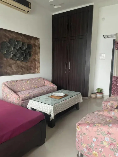 Serene Lakeside Homestay