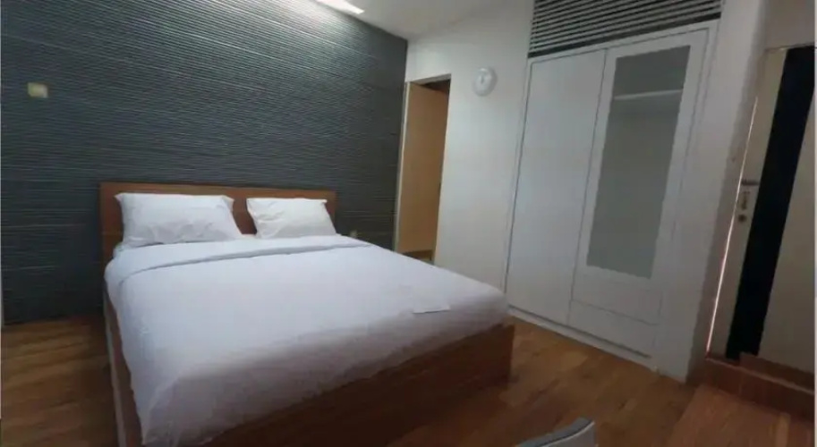 Flat06. Minimalist Residence