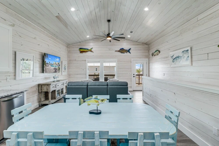 4 Bedrooms Cottage