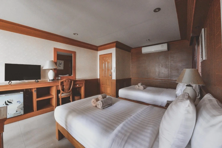 2 Bedrooms Standard Family room
