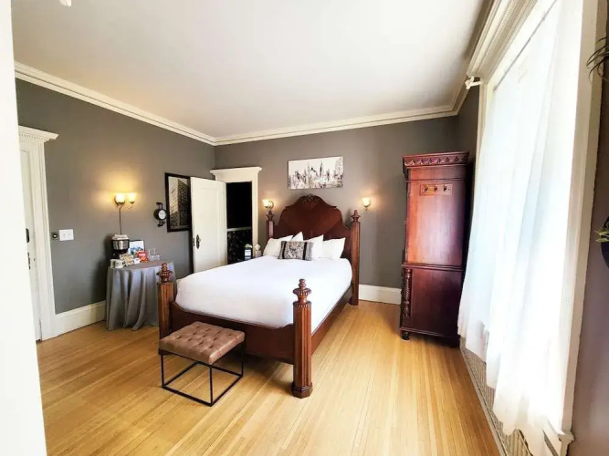 Historic Cotton Mansion Duluth Boutique Hotel
