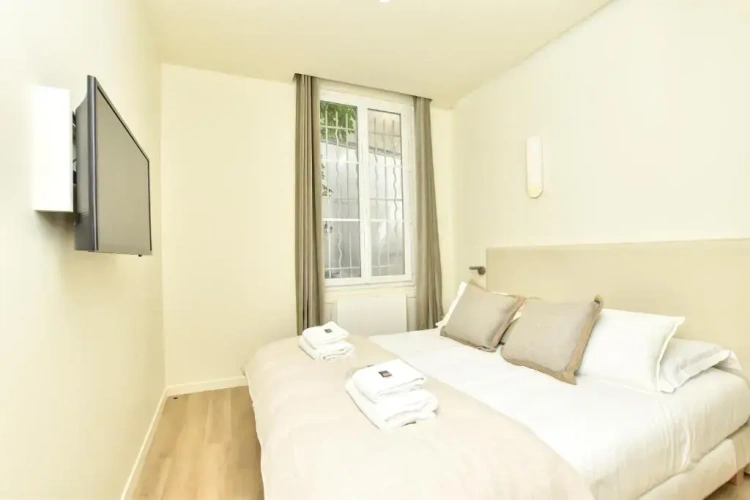 3 Bedrooms Apartment