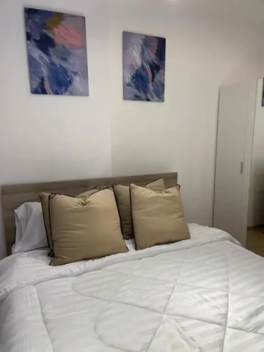 Breezy room with balcony view Sukhumvit77